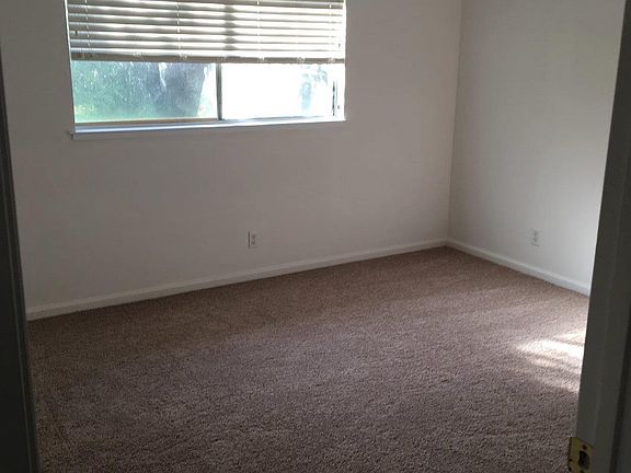 3rd image of 3583 Scotland Dr