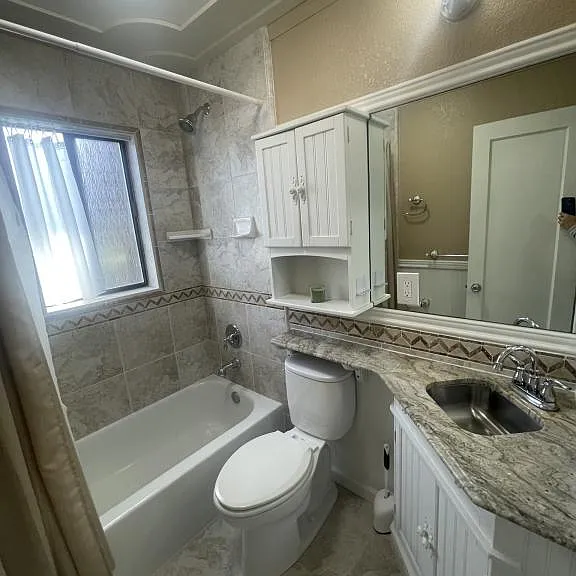 2145 Lombard St — Photo 4