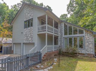 18073 Harding Dr, Bowling Green, VA 22427