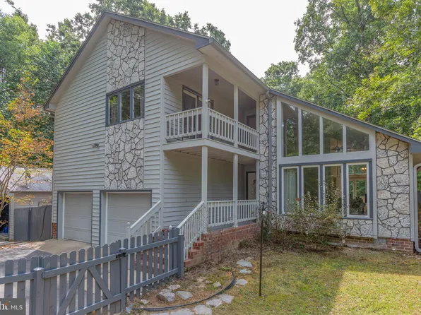 18073 Harding Dr, Bowling Green, VA 22427