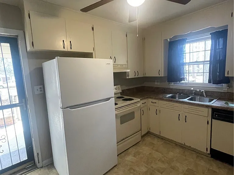 916 Bingham Dr — Photo 3