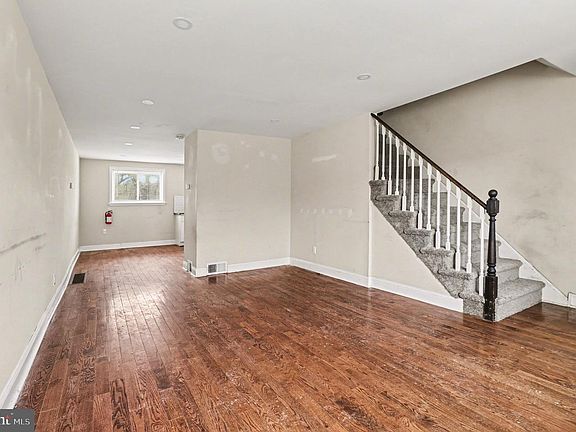 5th image of 798 Bennington Rd