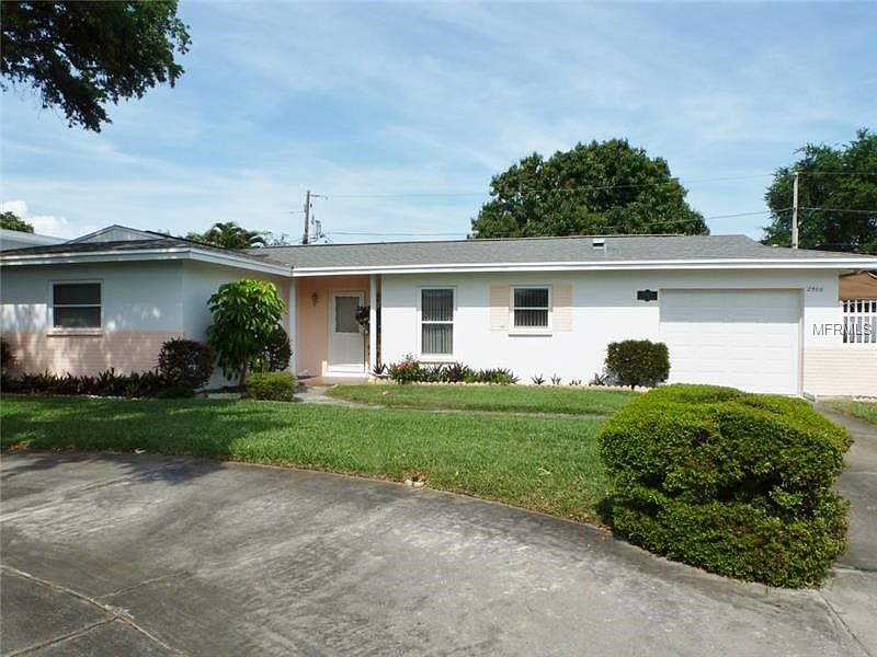 This great Tropical Shores home is move in ready for you