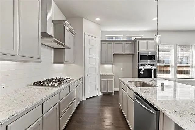 1st image of 2195 English Ivy Rd