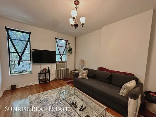 Rented by Sunrise Real Estate | media 8