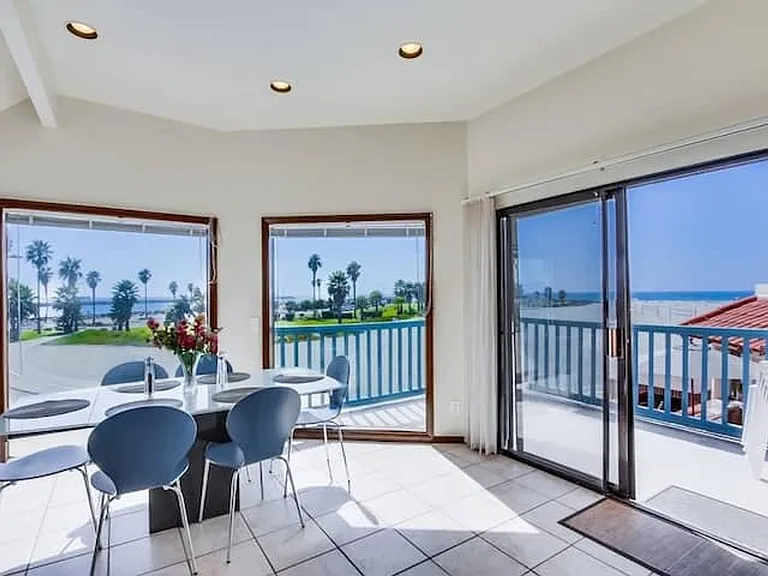 2645 Ocean Front Walk — Photo 7