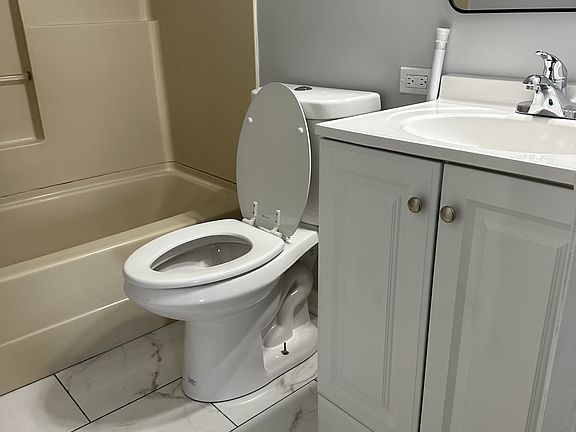 3rd image of 2028 W Coulter St #2R