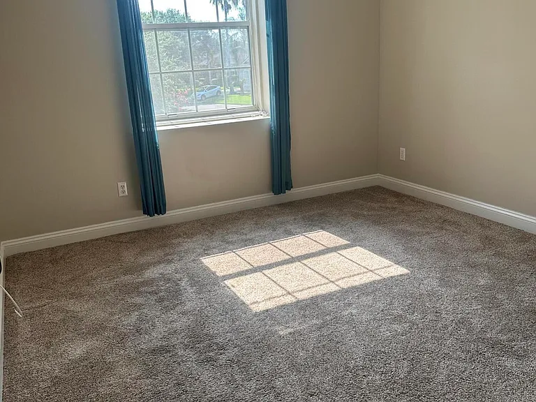 2884 Saint Maarten Ct — Photo 15