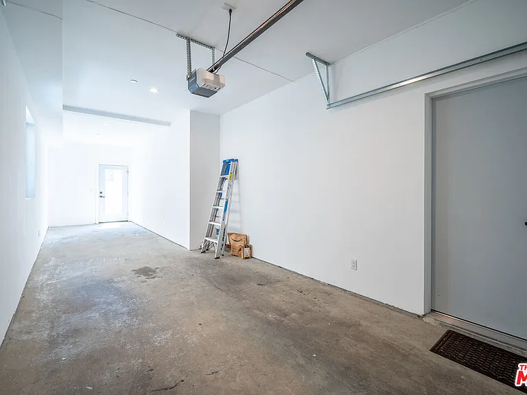 246 N Dillon St #1/2 — Photo 35