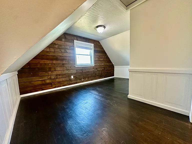212 E Henley St — Photo 10