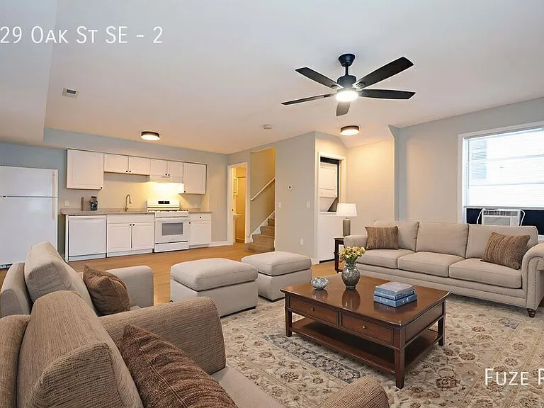 629 Oak St SE #2 — Photo 1