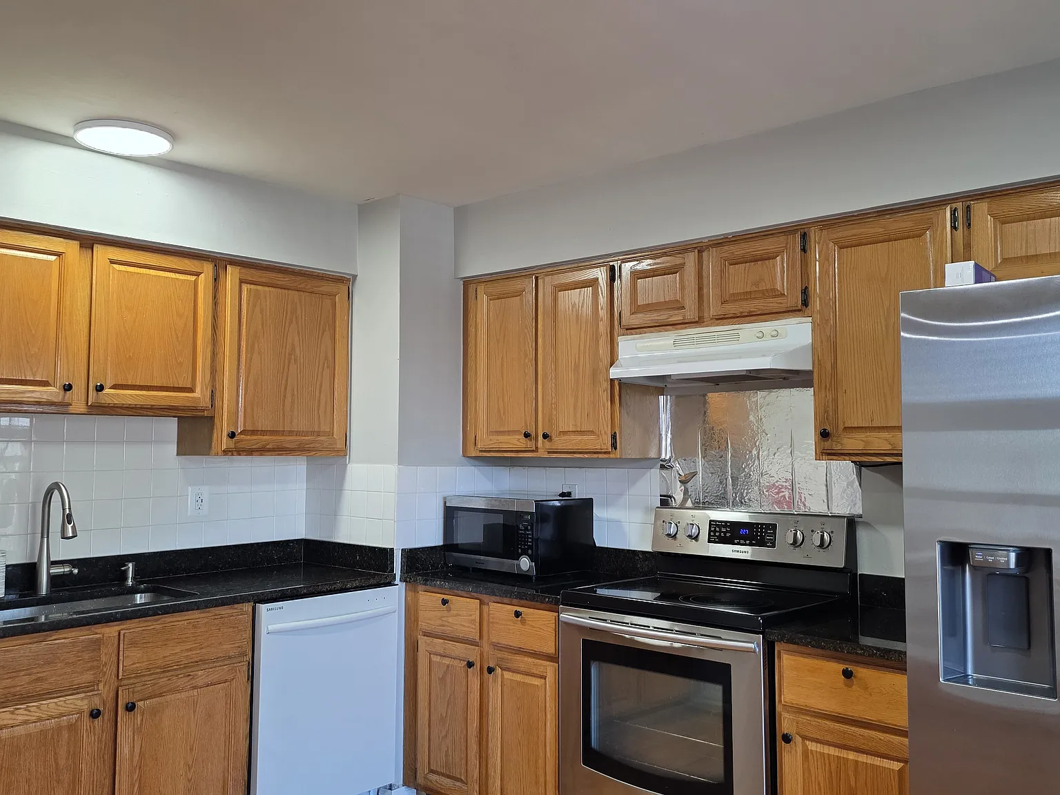 3 bed, 2.5 bath, 1554 sqft, $3,100 — Photo 2
