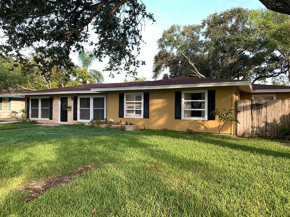 1st image of 324 Pasadena Pl
