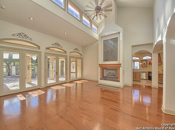 4th image of 1403 Blue Crest Ln
