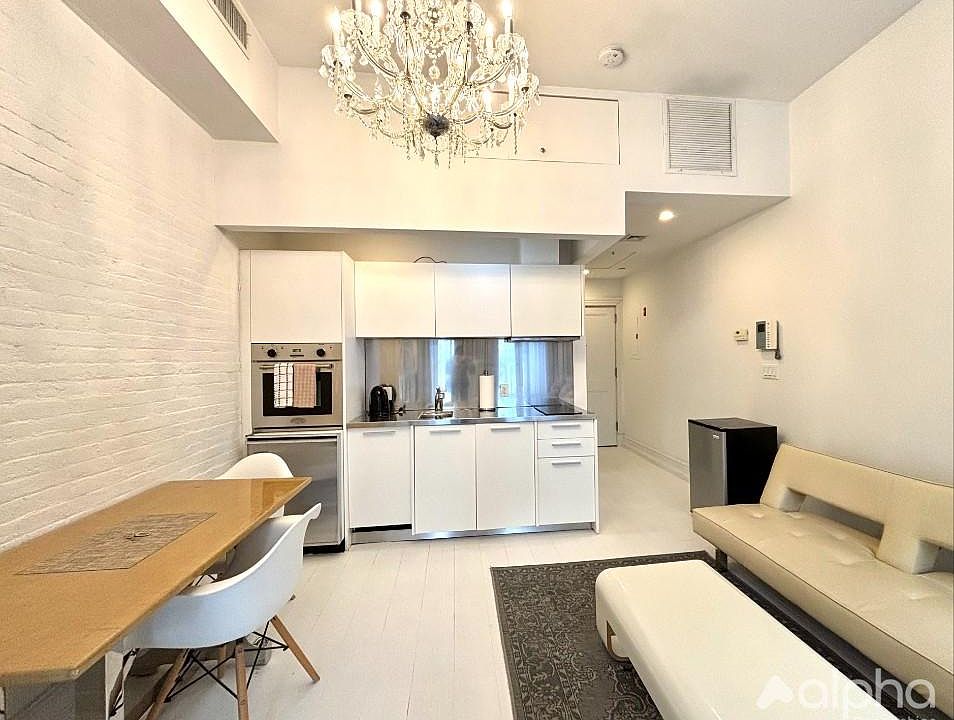 1st image of 214 E 52nd St Floor 4