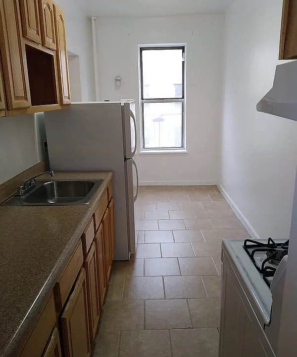 1st image of 2100 Beekman Pl APT 1H