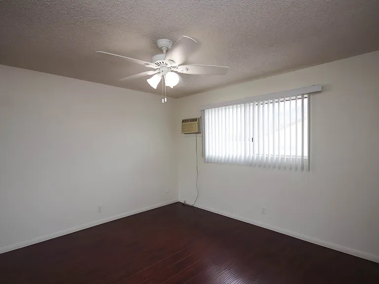 3010 Montrose Ave #28 — Photo 12