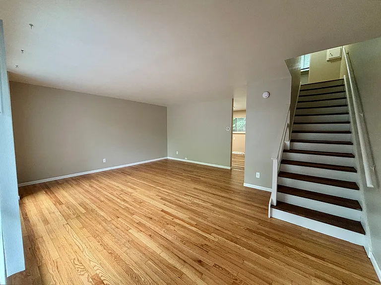 1105 Catalpa Cir — Photo 11