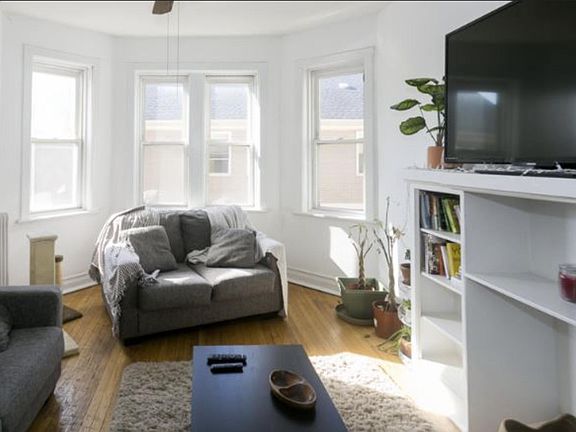 2nd image of 1931 W Potomac Ave #1A