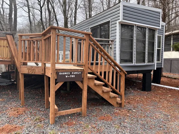 780 Black Bear Dr #Wl10, Gouldsboro, PA 18424