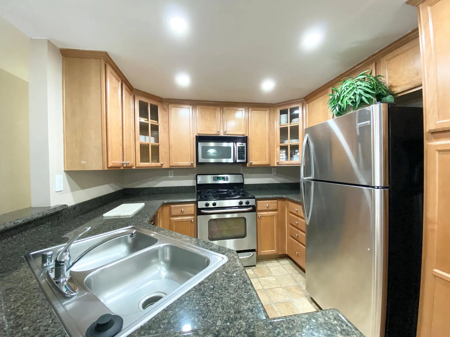 2 bed, 864 sqft, $3,100 — Photo 4