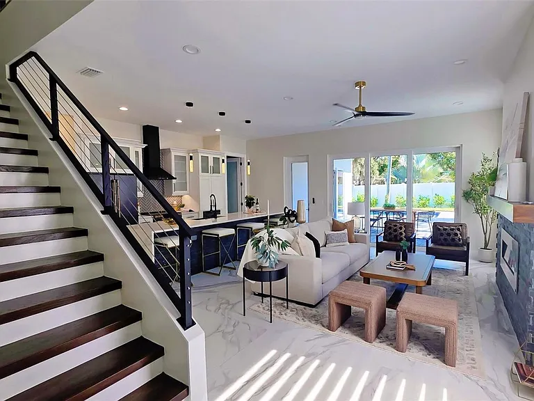1156 Cocoanut Ave — Photo 7