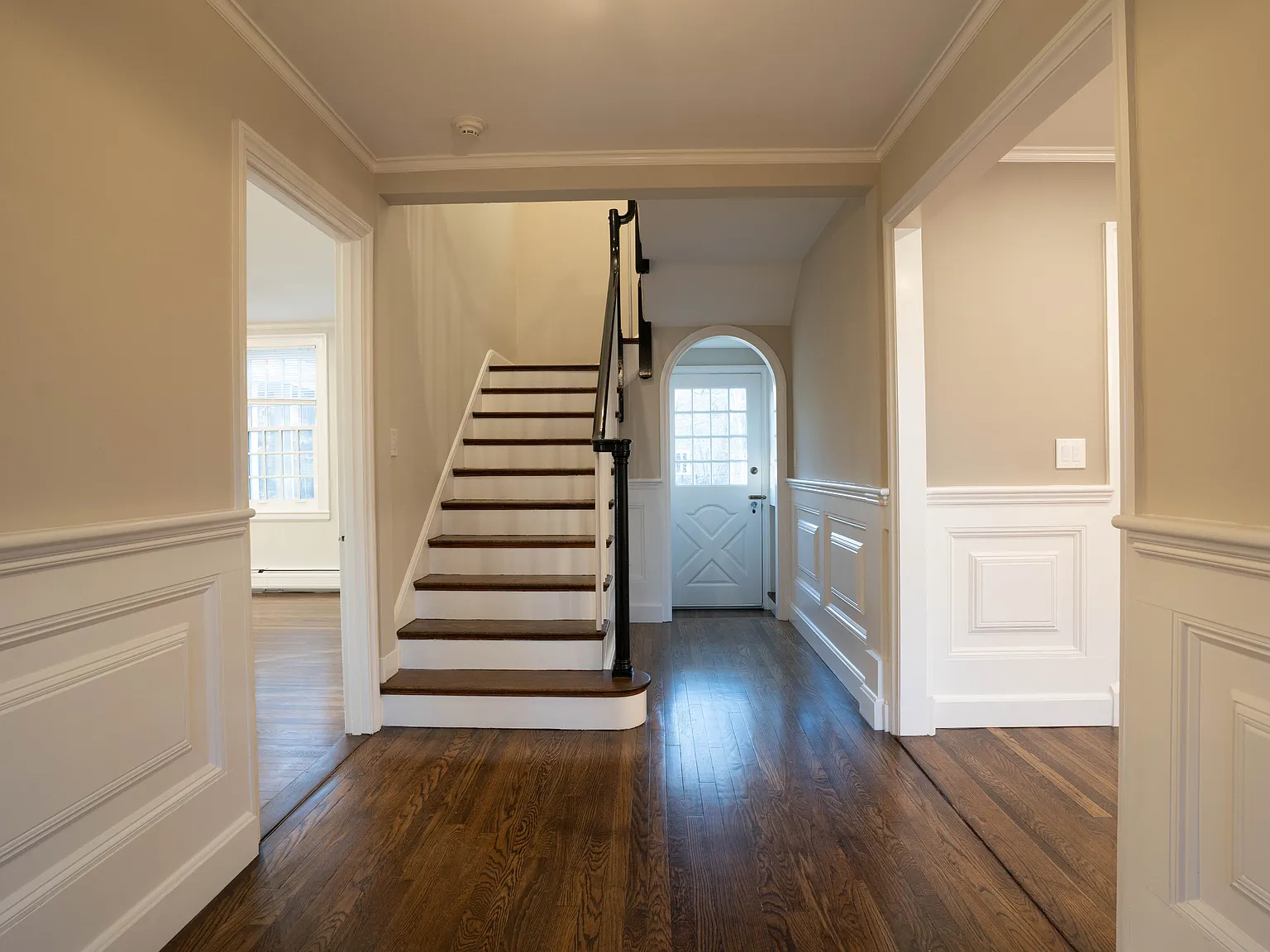 8 bed, 5.5 bath, 5600 sqft, $12,900 — Photo 3