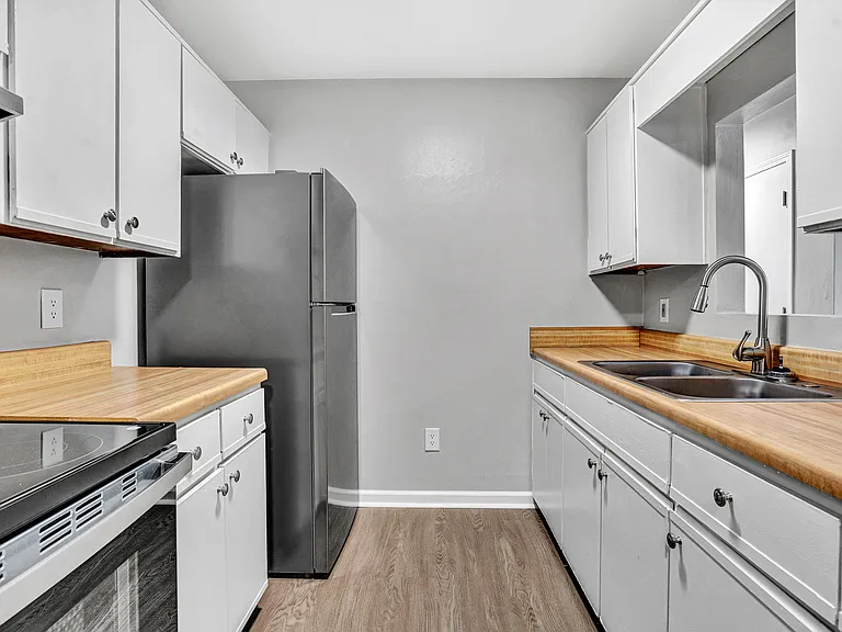 Flats at Thrasher Park — Photo 9
