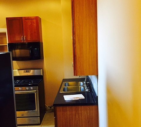 2nd image of 6338 N Clark St Ste 1
