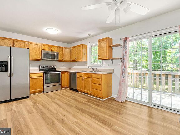 3rd image of 432 Cornwall Dr