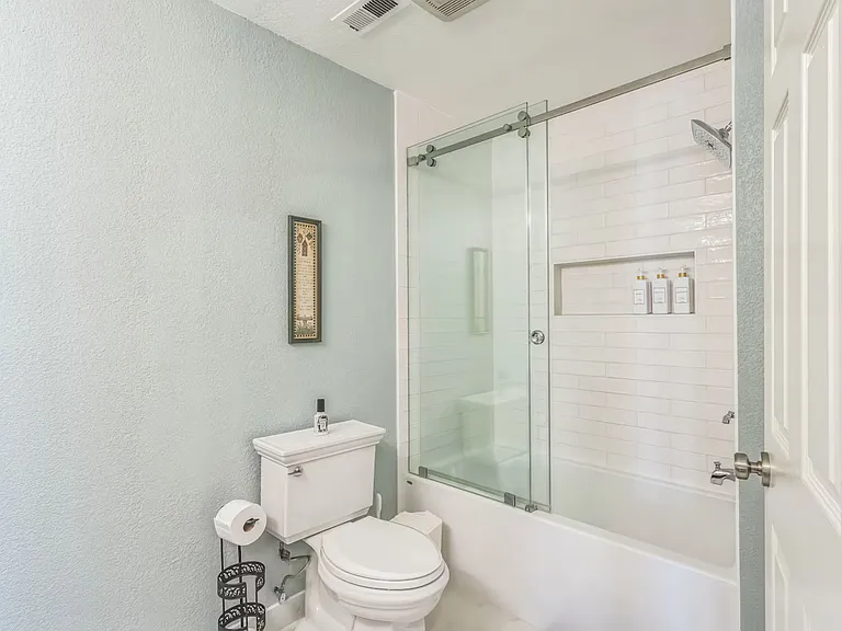 Full Bathroom - Upstairs - Shower Tub