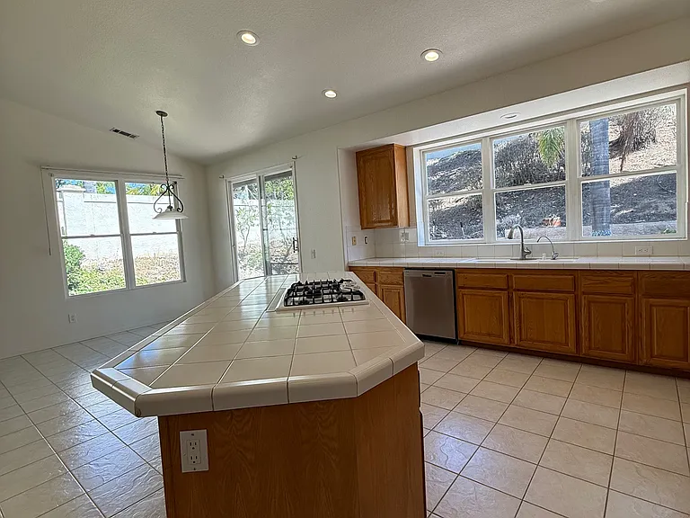 557 Plaza Del Cid — Photo 8