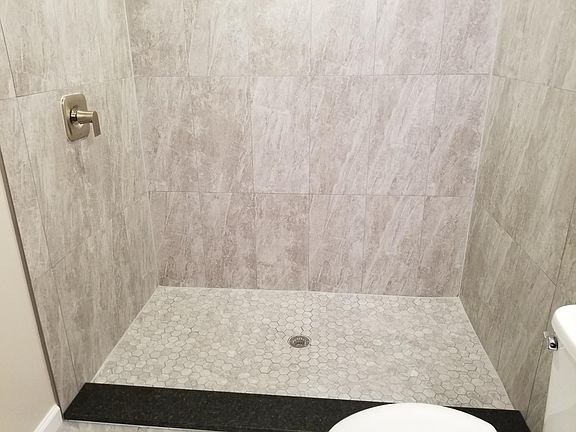 5th image of 508 SE 7th Ave