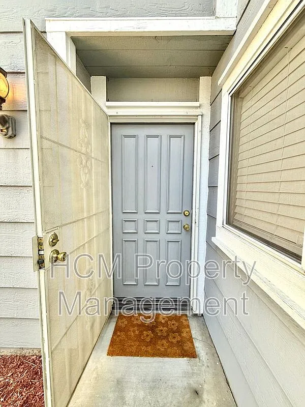 3 bed, 3.0 bath, 1330 sqft, $2,850 — Photo 2