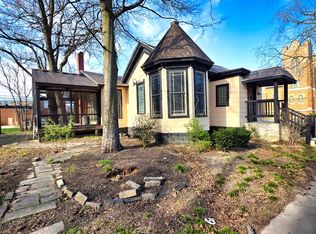 102 W 3rd St, Flora, IL 62839