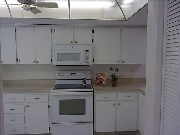 3rd image of 131 Lakeview Way #5