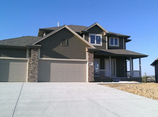21328 Blackstone Cir, Gretna, NE 68028