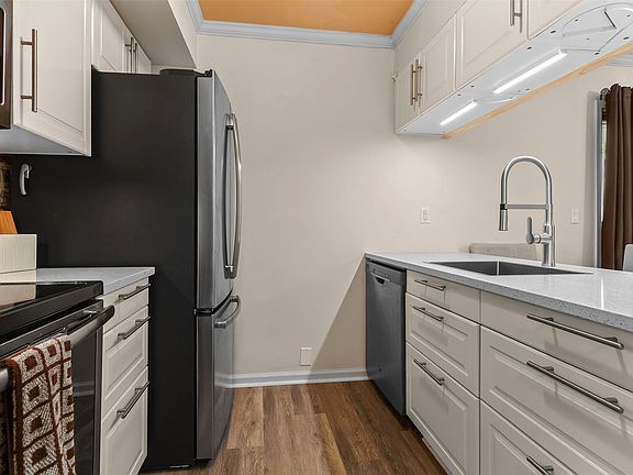 5th image of 304 Illinois Gulch Road UNIT 204