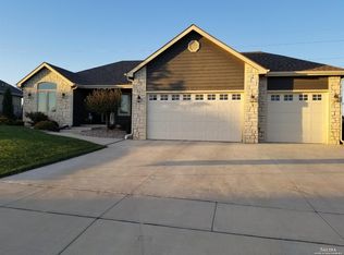 2519 Ridgehill Dr, Salina, KS 67401