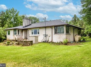 1053 W County Line Rd, Horsham, PA 19044