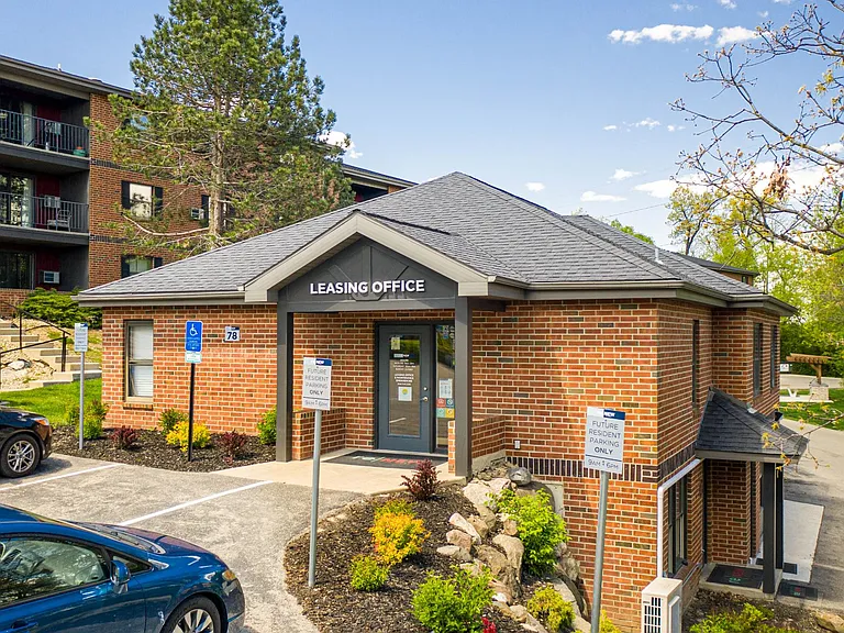 Leasing center