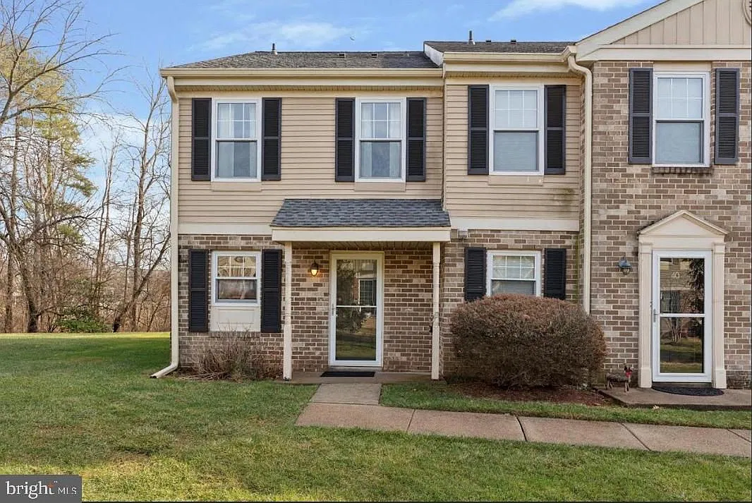 2 bed, 1.5 bath, 1206 sqft, $2,300 — Photo 1