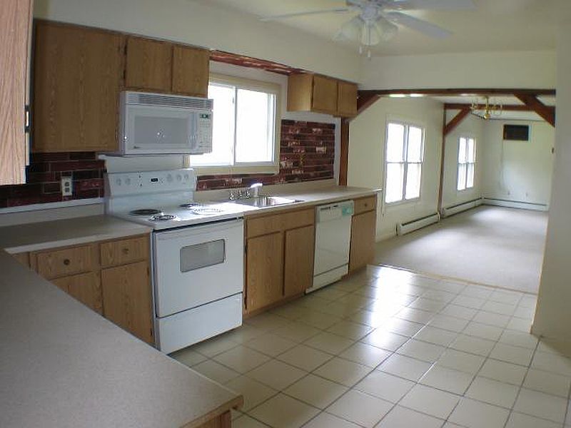 3rd image of 41 FLIEGEL Avenue