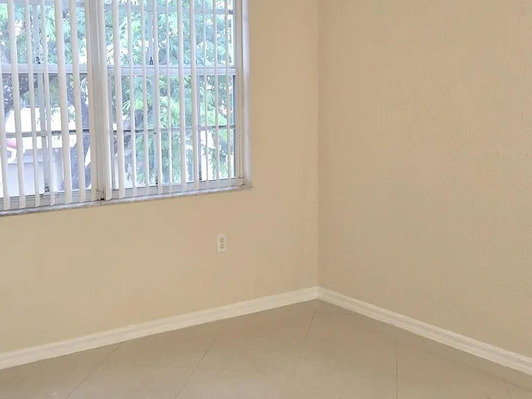 2505 Belmont Ln — Photo 13