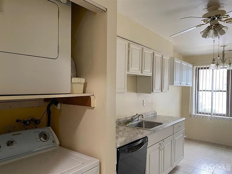 321 Sharon Garden Ct — Photo 7
