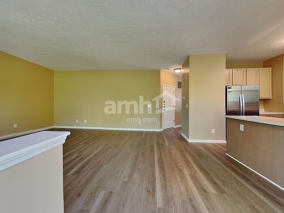 4th image of 684 Linden Creek Dr