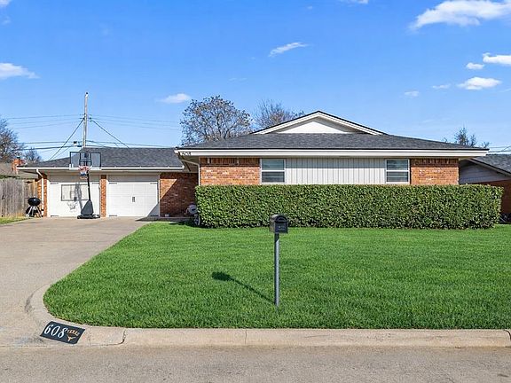 3rd image of 608 SW 23rd St