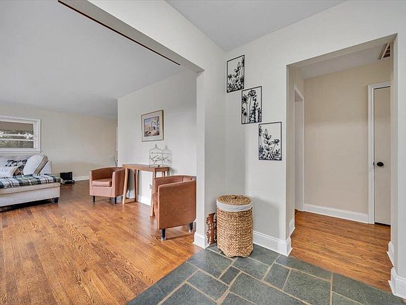 5th image of 140 Stephens Dr
