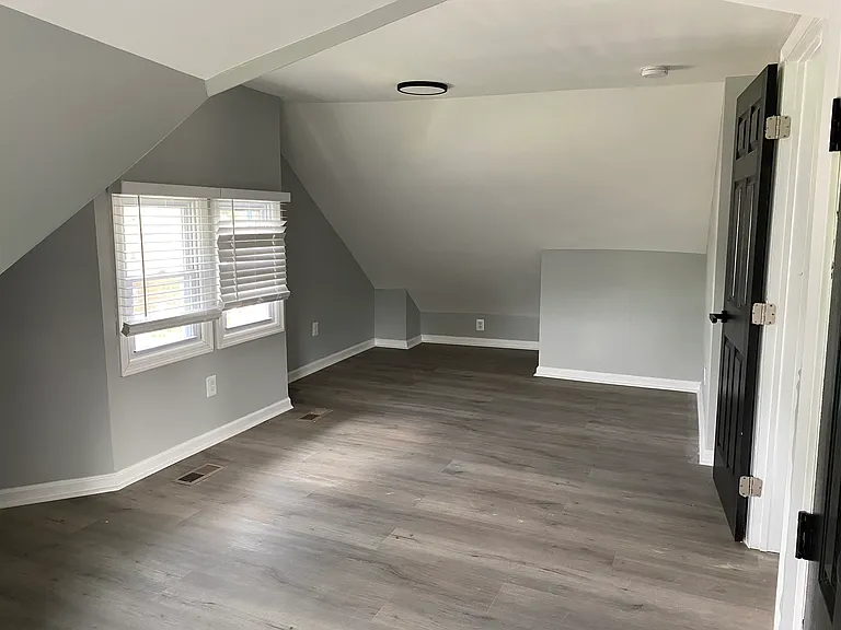 2933 Presstman St — Photo 14