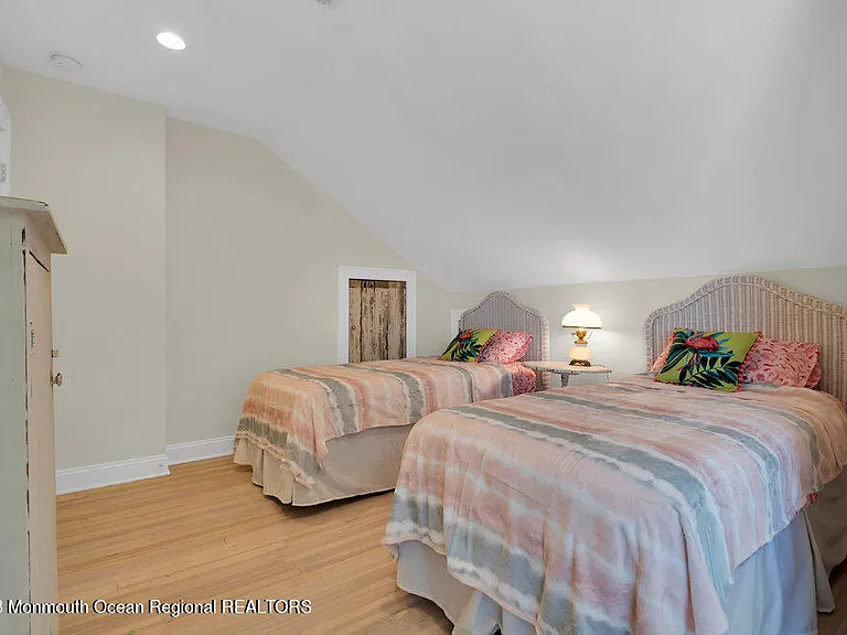303 B St — Photo 43